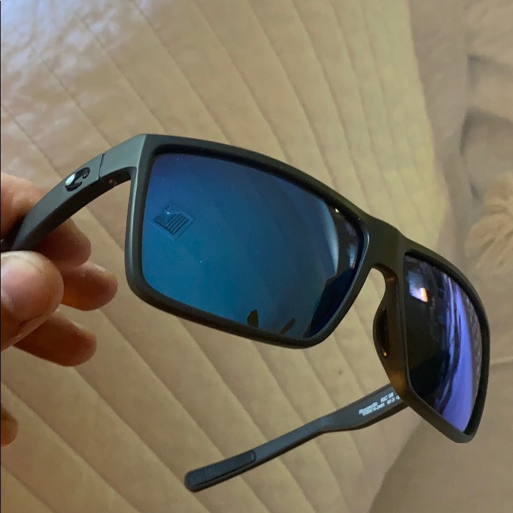 Costa rinconcito 580g blue glass polarized lenses